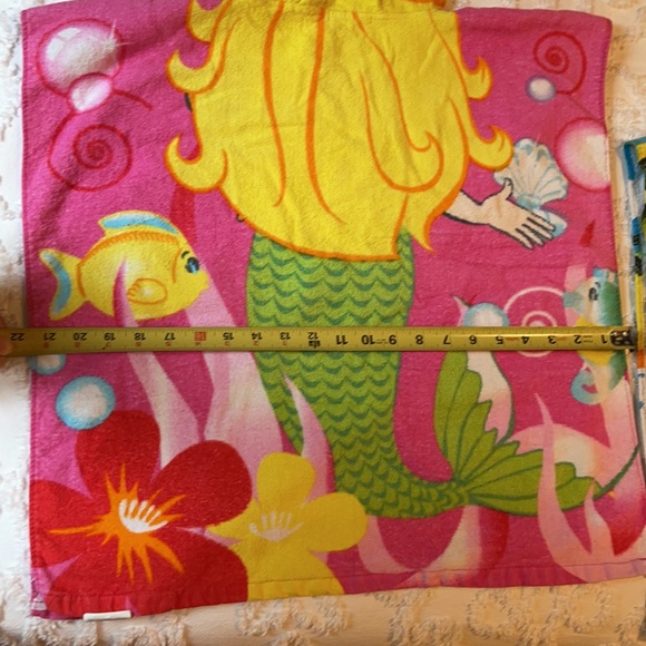 Kids hooded wearable beach towels! - Picture 13 of 13